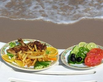 Звуки моря делают еду вкуснее