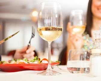 Женщины хотят, чтобы мужчины платили за ужин