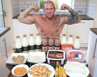 Человек, который съедает 10000 калорий в день
